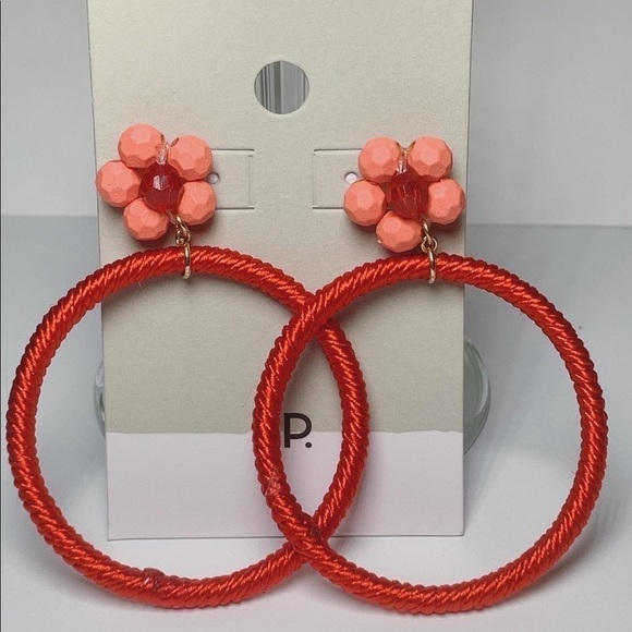 Red flower hoop dangling BP. earrings - Picture 1 of 2